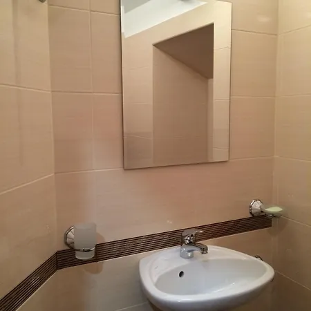 Otel Edona *