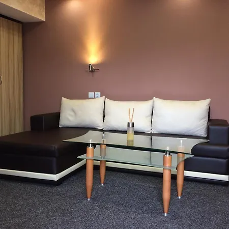 Otel Edona *